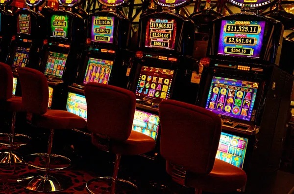 Live dealer streaming BandarQ in HD Live BandarQ dealer at hujantoto 888 studio